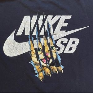 NIKE SB Cat Scratch T-Shirt The Nike Tee CAT MEME Dri-Fit Black M